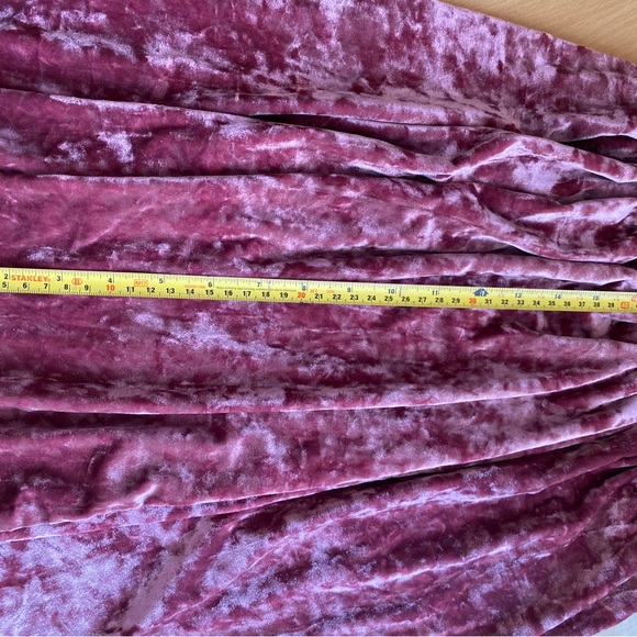 Cute pink colour velvet coord set. Size -Small - Picture 5 of 9